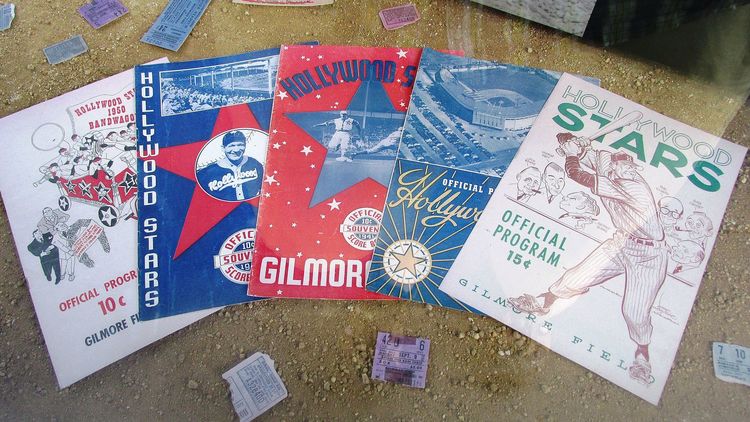 1920px-LA_Hollywood_Stars_baseball_team_memorobilia_1_1_