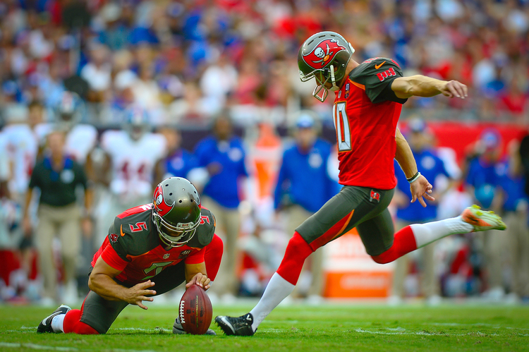 Connor_Barth_attempts_field_goal_8_November_2015_151108-F-ID984-017_1_