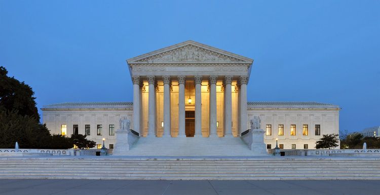 Panorama_of_United_States_Supreme_Court_Building_at_Dusk_1_
