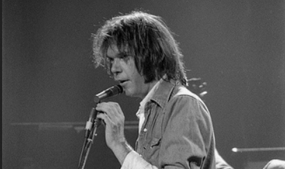 Neil_Young_in_Austin__1976_jpg__JPEG_Image__328___494_pixels_