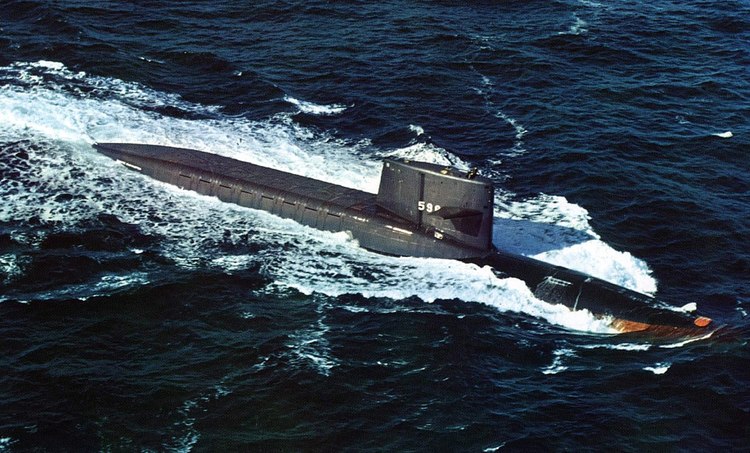 1200px-USS_George_Washington__SSBN-598__underway_at_sea__circa_in_the_1970s_1_