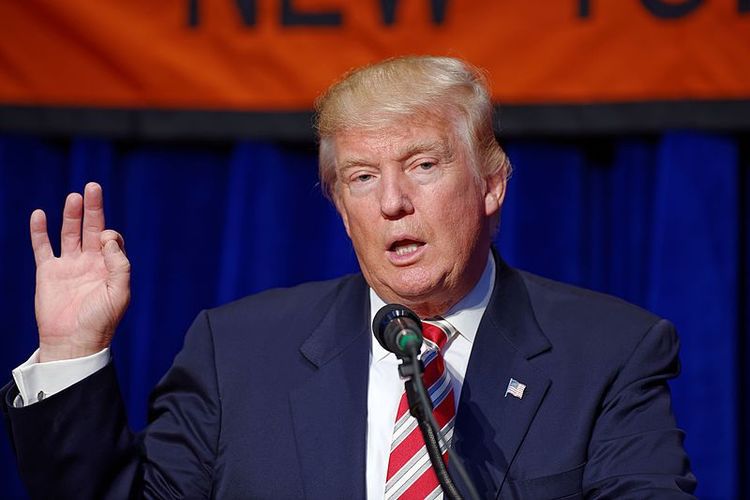 800px-Donald_J._Trump_at_Marriott_Marquis_NYC_September_7th_2016_04_1_