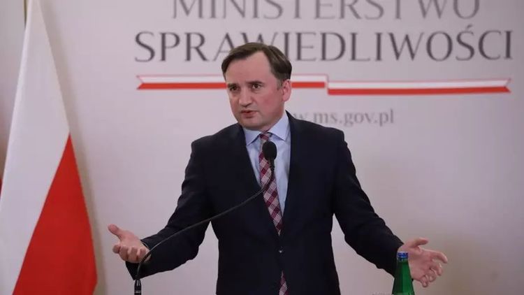 ziobro_chce_bronic_wolnosci_slowa_w_internecie_i_karac_platformy_za_uciszanie_uzytkownikow_i_bany-14509_1